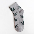 Maple Leaf Socken Frühling und Sommer neue Herren Baumwollstrümpfe beliebte Sportsocken Großhandel